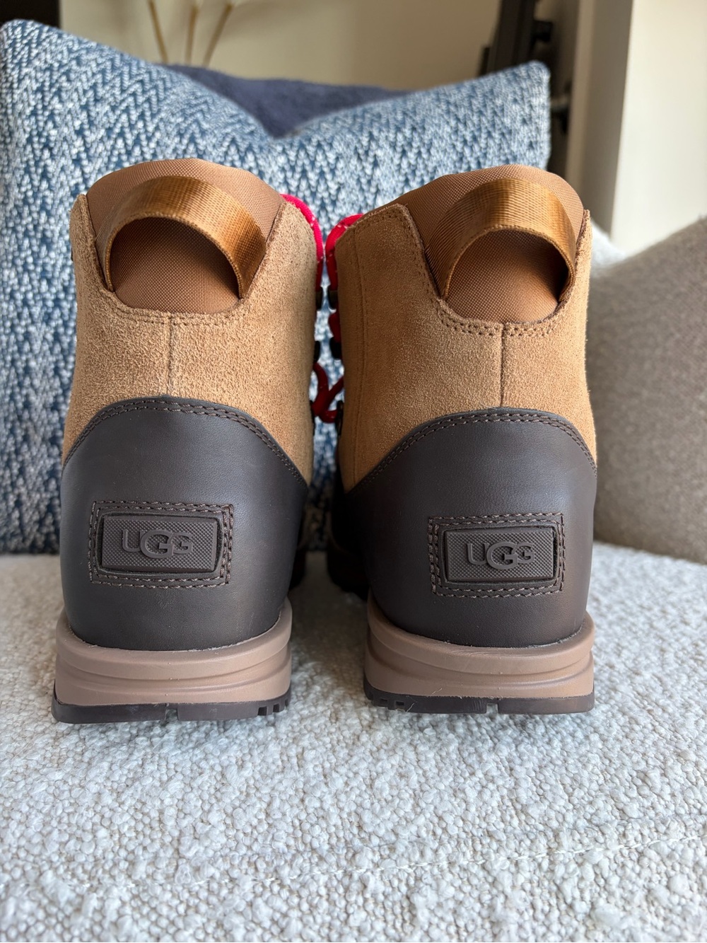 UGG Brecken Lace Boots~ size 7.5 - Picture 6 of 12